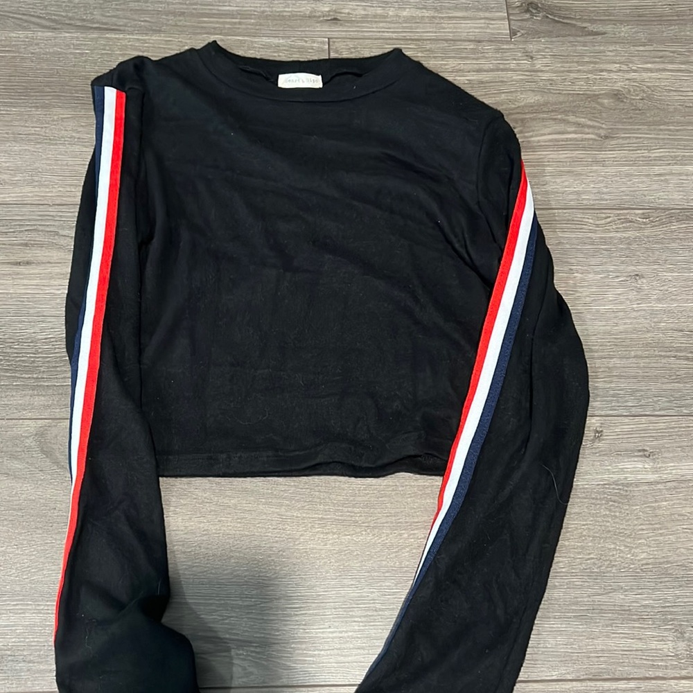 Black cropped tee